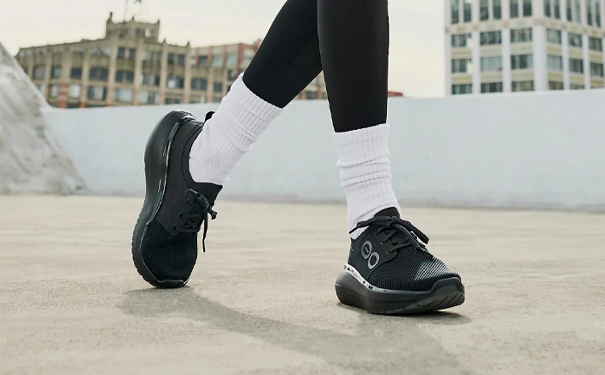Women's OOmy Stride - Black 10 Women's OOmy Stride - Black